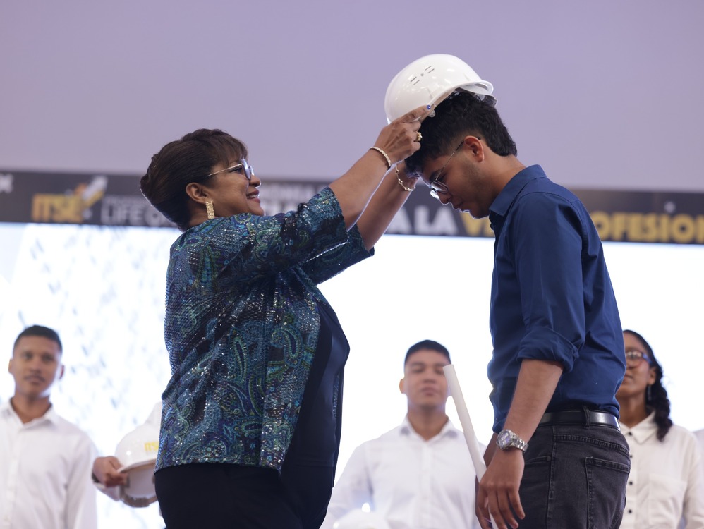 Imagen de portada El ITSE realiza la primera Ceremonia de Iniciación a la Vida Profesional: Un hito en la formación de nuevos profesionales