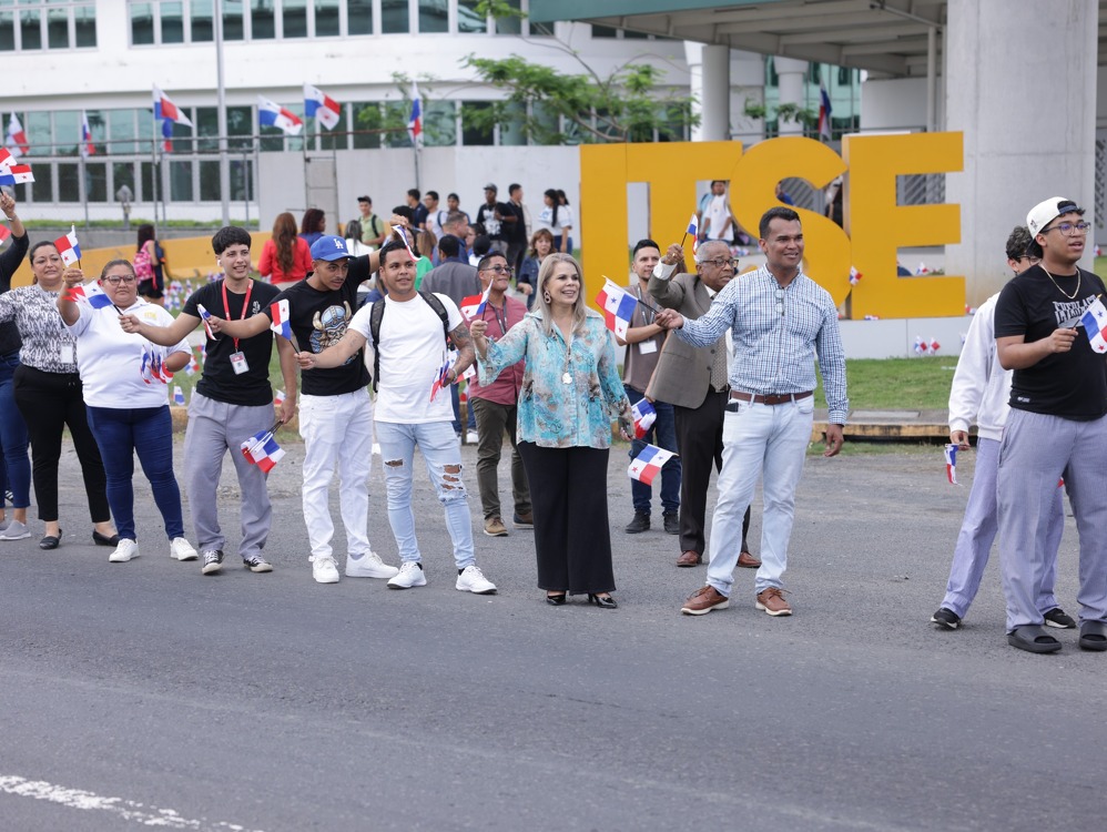 Imagen de portada Siembra de Banderas en el ITSE