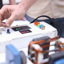 Estudiantes del ITSE destacan en proyecto final de Autotrónica, impulsando la innovación automotriz