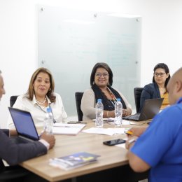 Panamá fortalece su educación con plan piloto para carreras técnicas.