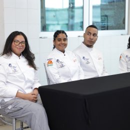 ITSE fortalece la formación gastronómica con entrega de filipinas institucionales