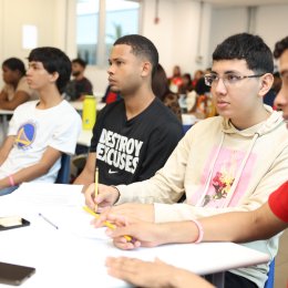Logística sin Fronteras: Estudiantes del ITSE Fortalecen su Visión Operativa con Masterclass Especializada