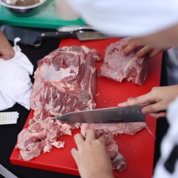  Estudiantes de Artes Culinarias del ITSE fortalecen sus competencias en cocina a la parrilla con fuego abierto