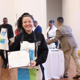 ITSE celebra la graduación de 76 jóvenes del programa Learning for Life, fortaleciendo el talento para la industria de la hospitalidad
