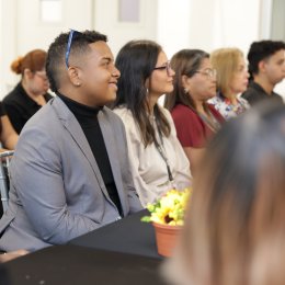 Estudiantes de Operaciones Hoteleras demuestran sus competencias de comunicación con una capacitación sobre la actitud