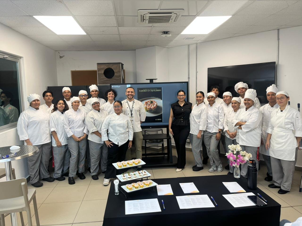 Escuela de Hospitalidad y Turismo del ITSE culmina presentación de proyectos ABR con propuestas de alto impacto