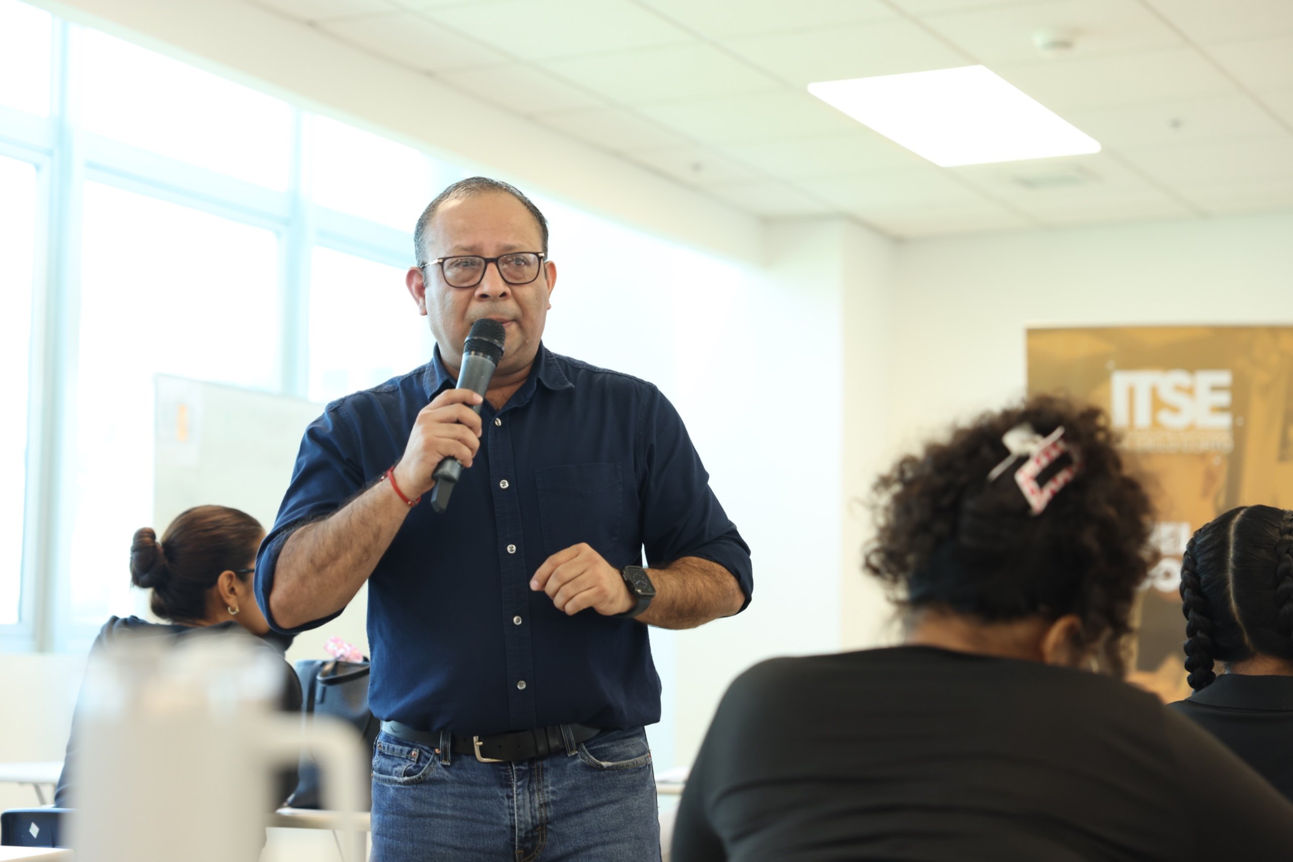 ITSE fortalece competencias en logística inteligente mediante Masterclass sobre análisis de datos