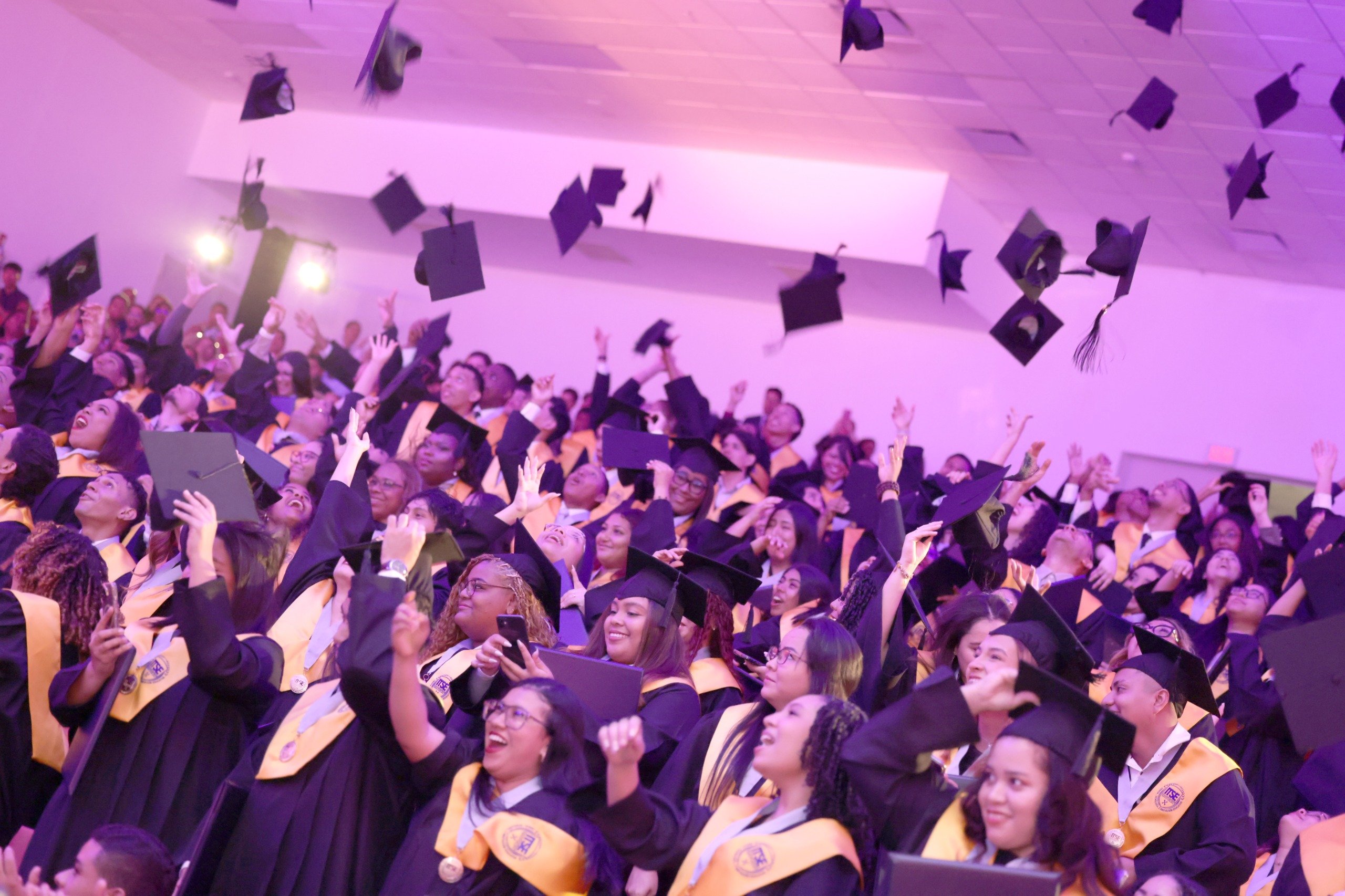 El ITSE gradúa a 320 estudiantes en su V Promoción y reconoce la excelencia académica y el mérito